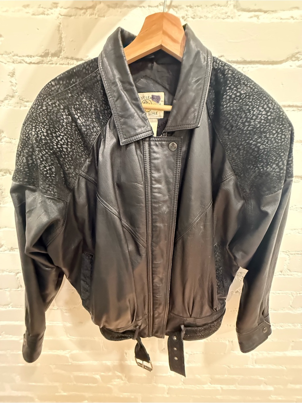 World Style Unisex Black Leather Jacket Vintage - Medium/Large